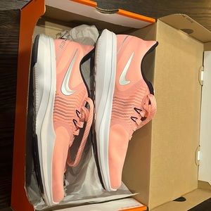 Nike In-Season TR8 (size 7.5)